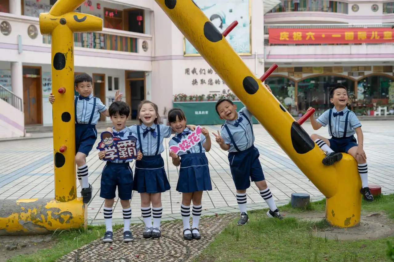 幼儿园园服面料选型对比：棉涤混纺与功能性面料的性能分析正文配图 1