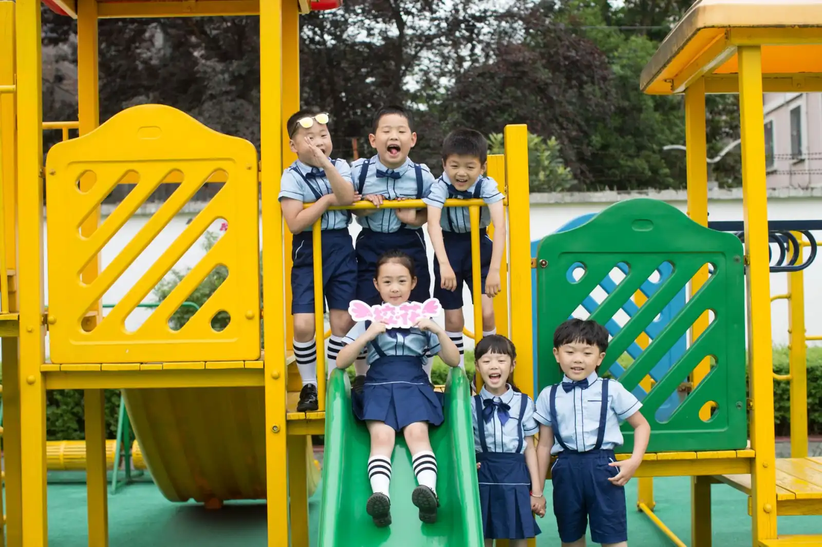 重庆幼儿园园服定制方案：团体服装设计加工流程详解正文配图 1