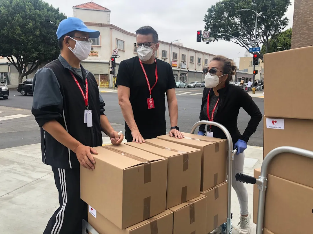 重庆校服定制面料工艺对比：棉涤与仿毛料适用场景分析