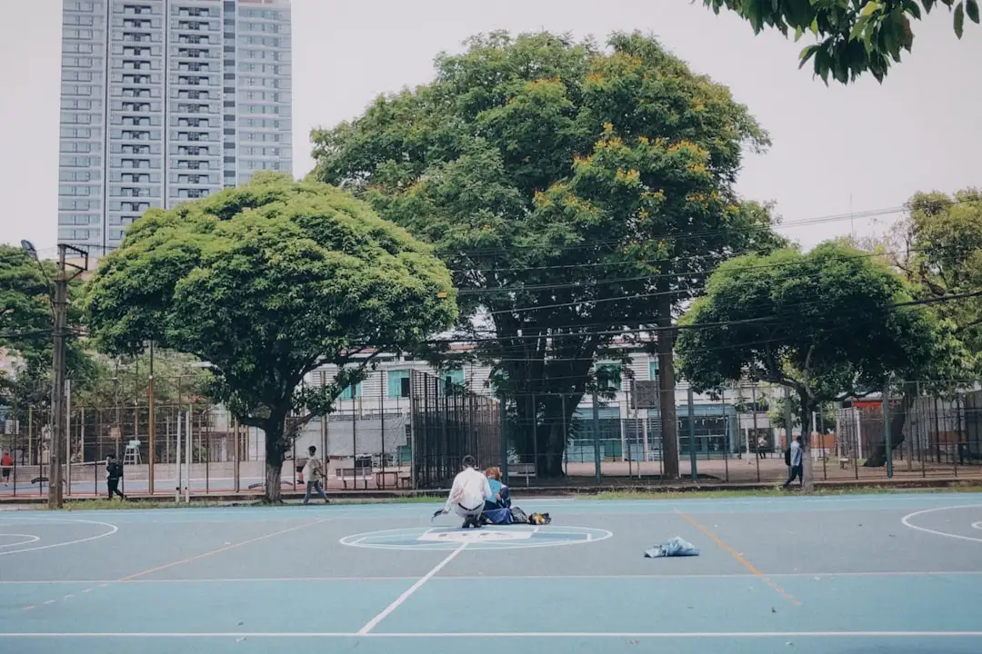 重庆校服定制面料选型指南：透气性与耐磨性的平衡策略正文配图 2
