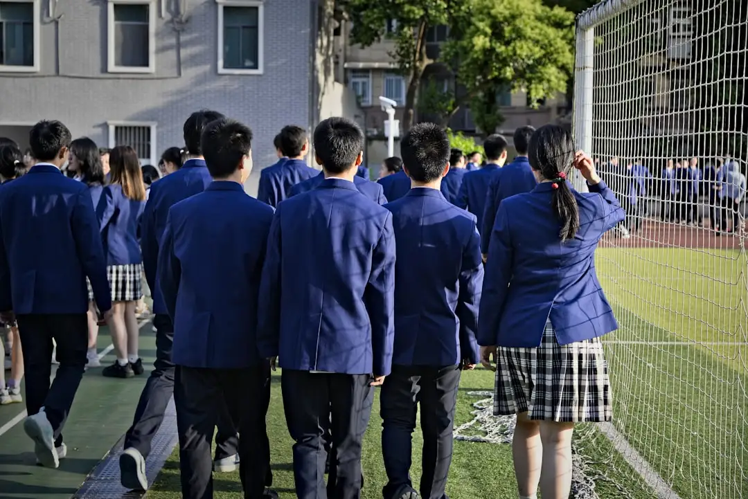 重庆校服定制选购指南：不同年级学生装的版型设计要点正文配图 2