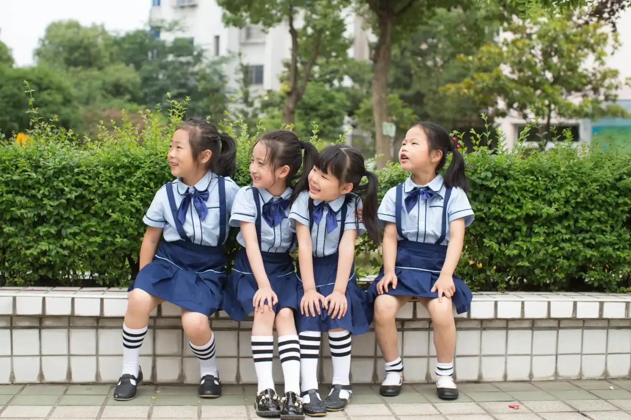 2025年重庆校服定制面料新规对团体服装采购的影响分析正文配图 1