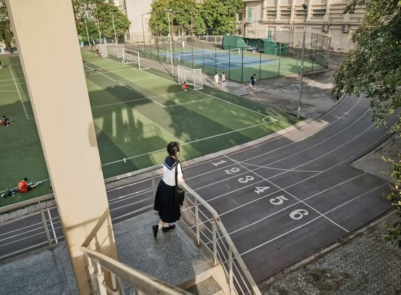 校服定制面料怎么选？重庆学校采购学生装的实用参考指南正文配图 1
