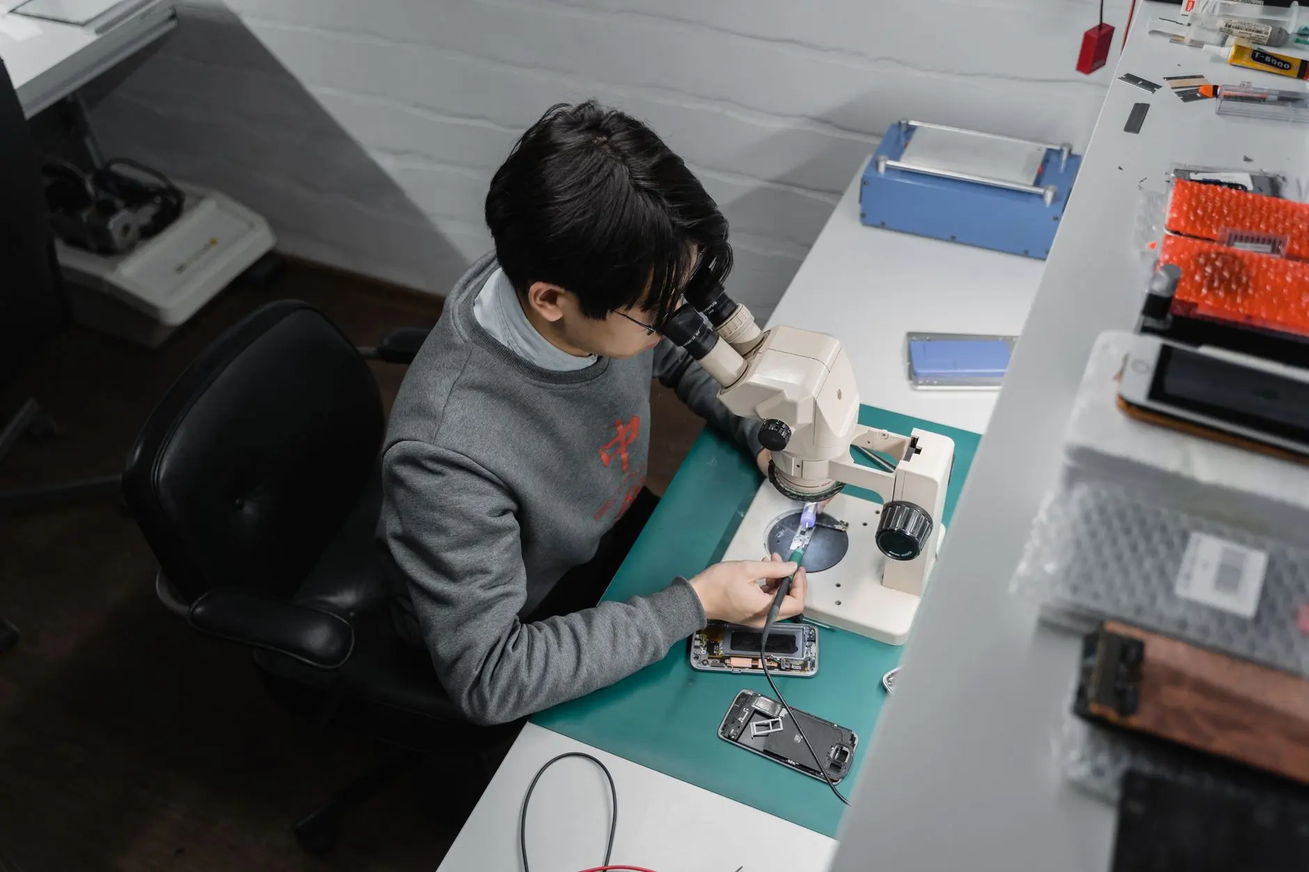 学生装与幼儿园园服的设计要点有哪些？团体服装定制中的版型与安全规范