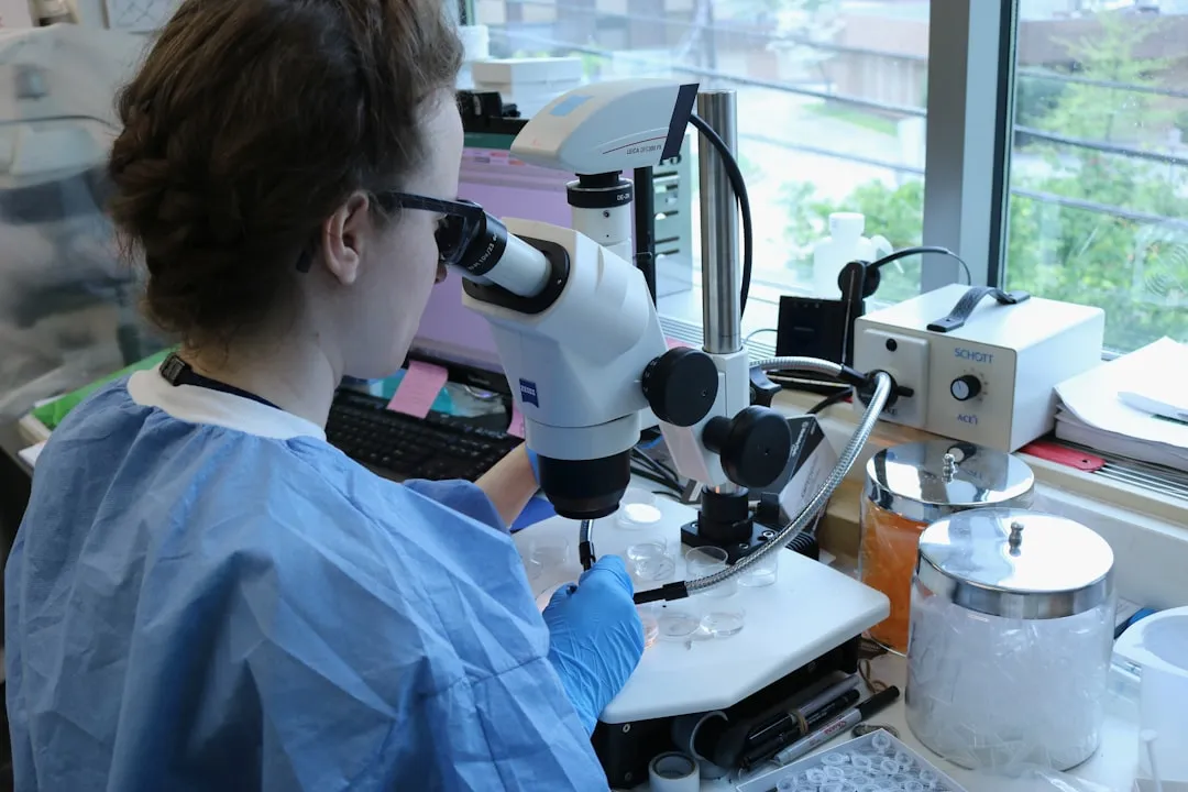 重庆校服定制工艺对比：面料选型与做工质量深度解析